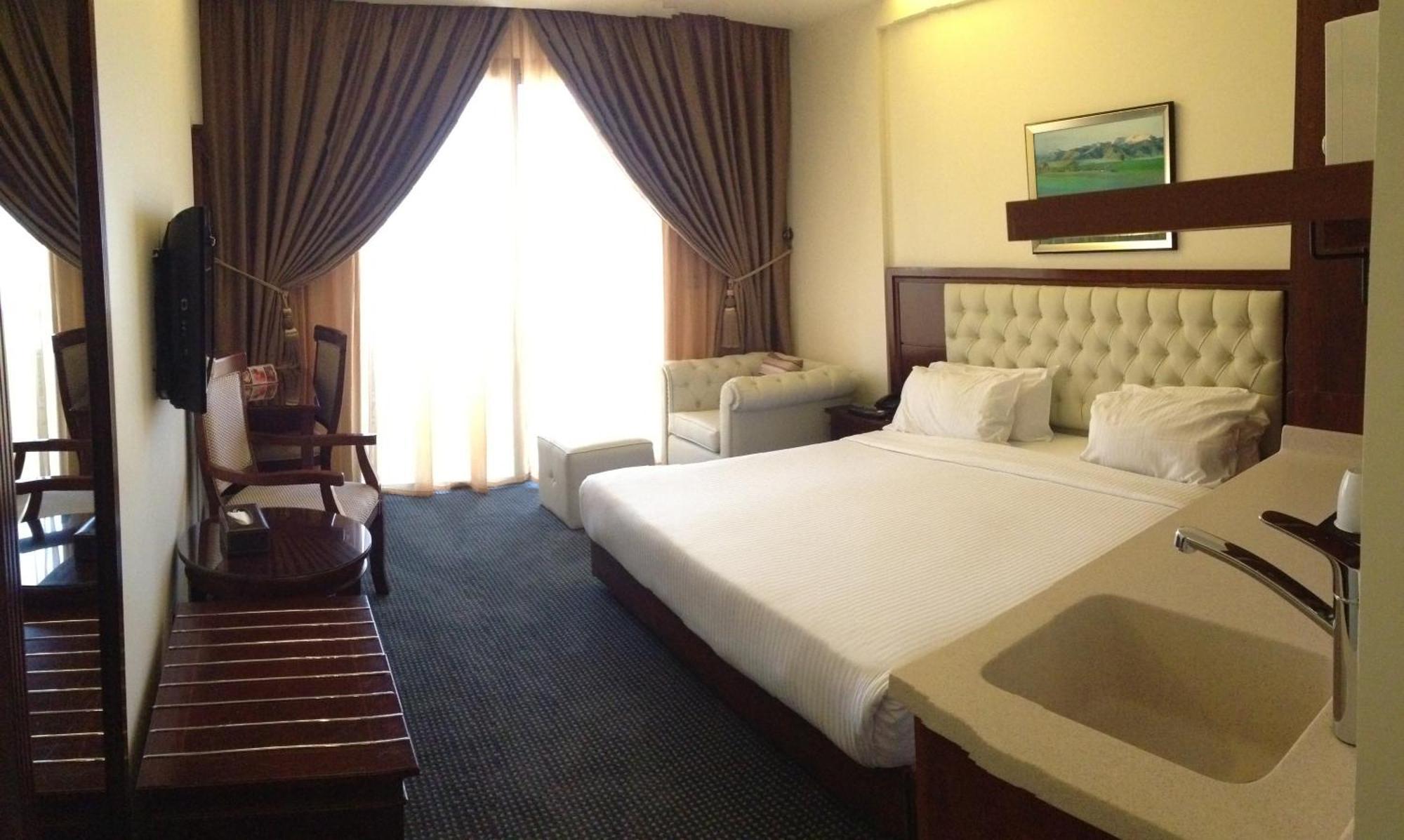 Midtown Hotel & Suites Бейрут Экстерьер фото